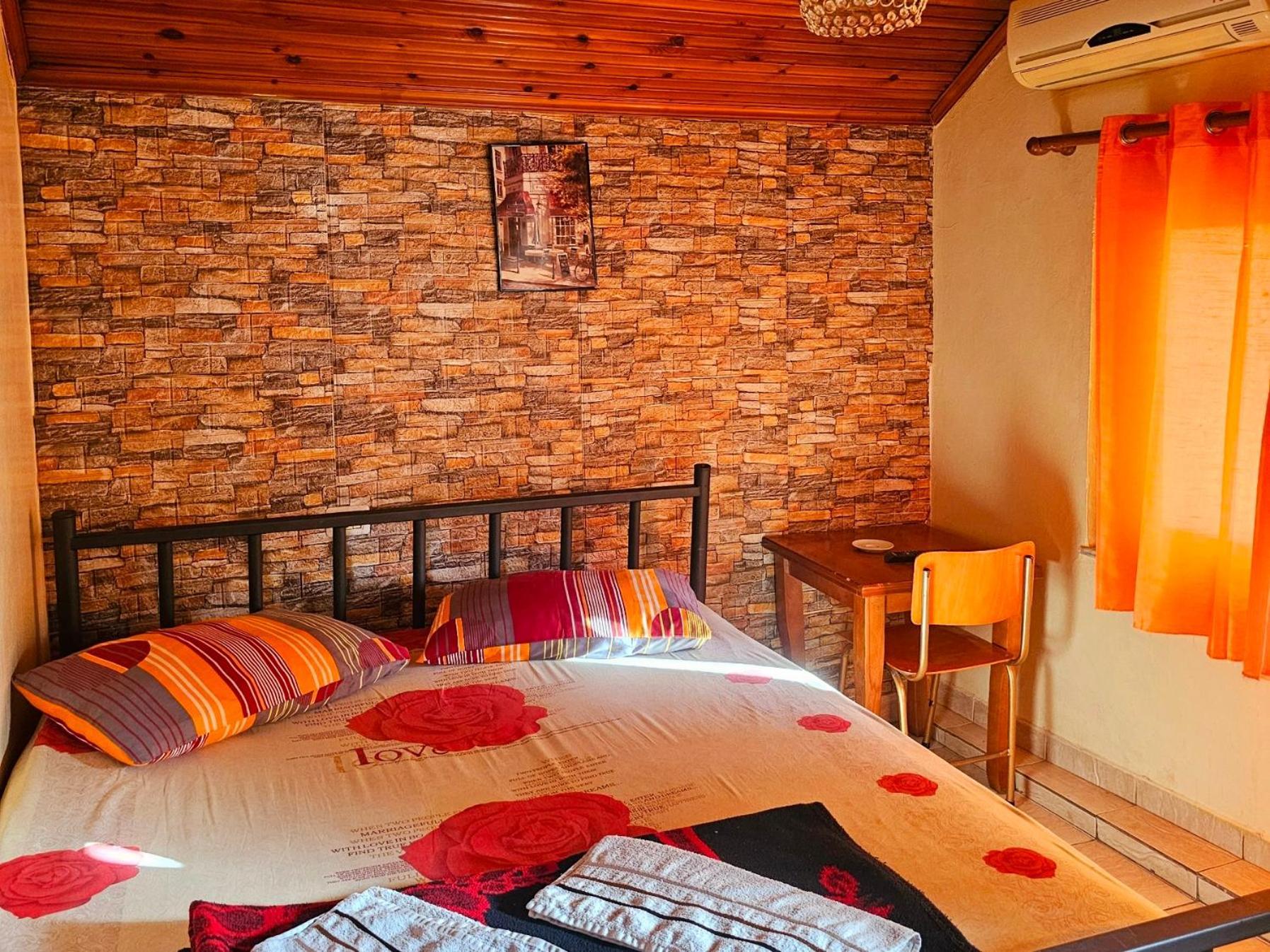 Dafina Hotel Tirana Habitación foto