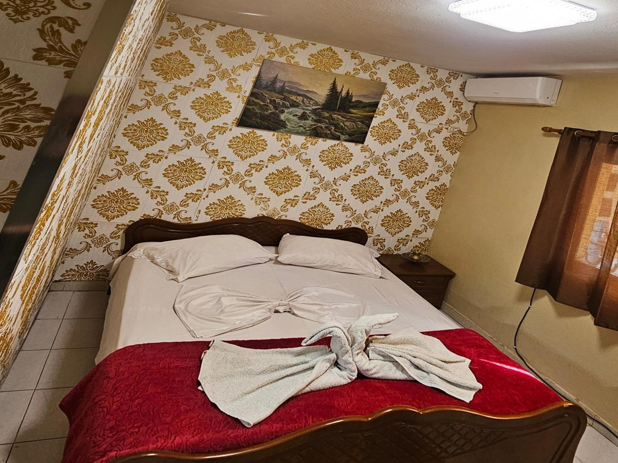 Dafina Hotel Tirana Habitación foto